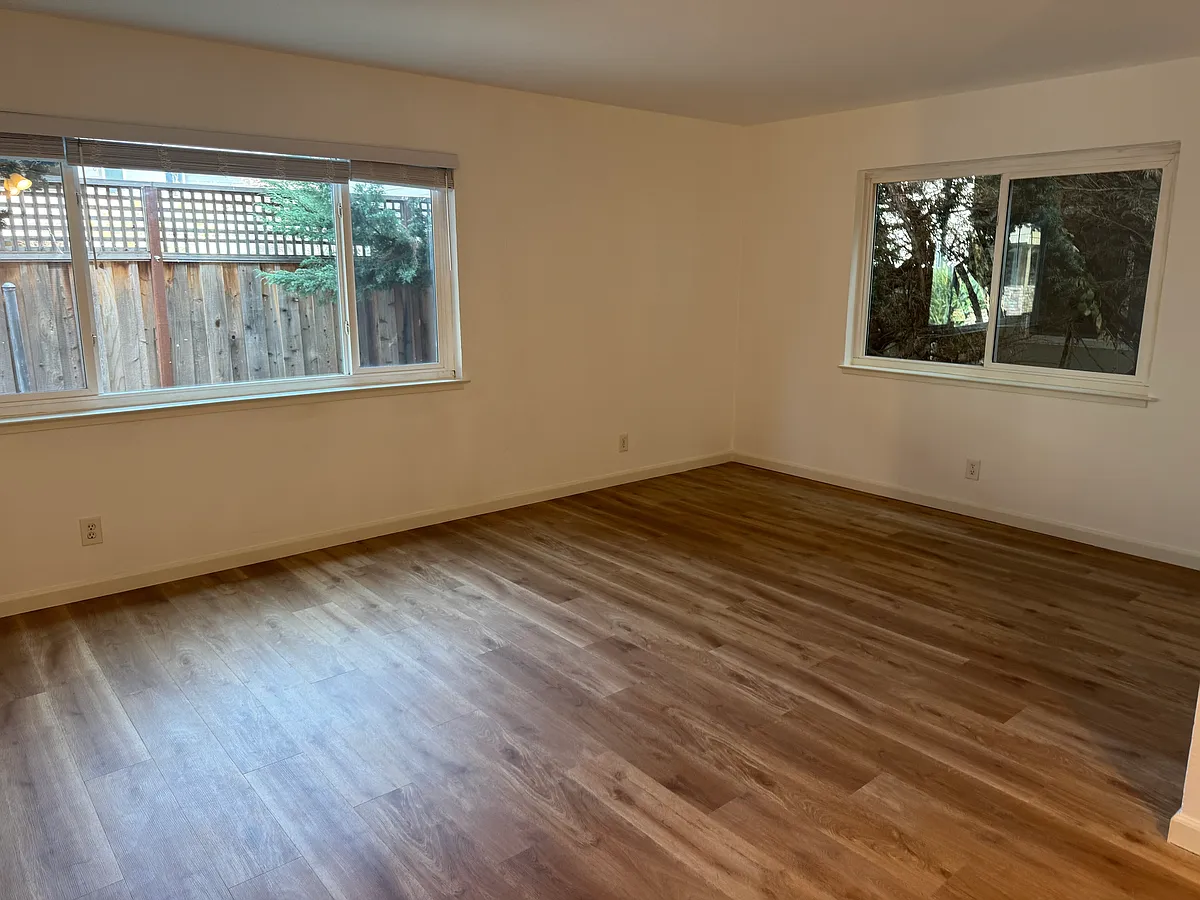 Building Photo - 1580 San Antonio St #E