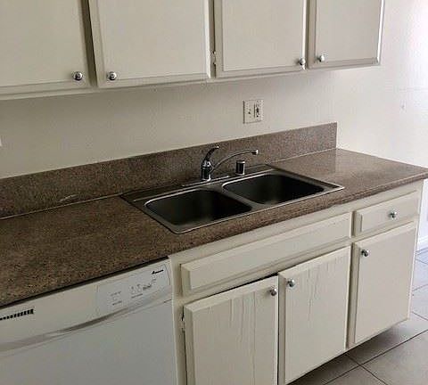 4th image of 4505 Maplewood Ave APT 2