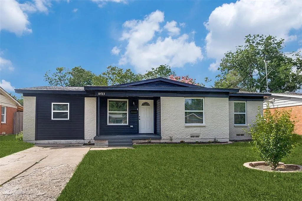 4 bed, 2.0 bath, 1439 sqft, $2,045 — Photo 1
