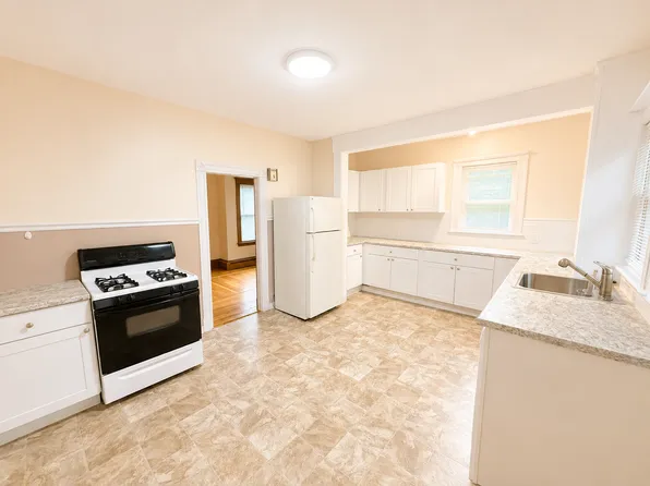 29 1/2 Taylor St #2, Saugus, MA 01906
