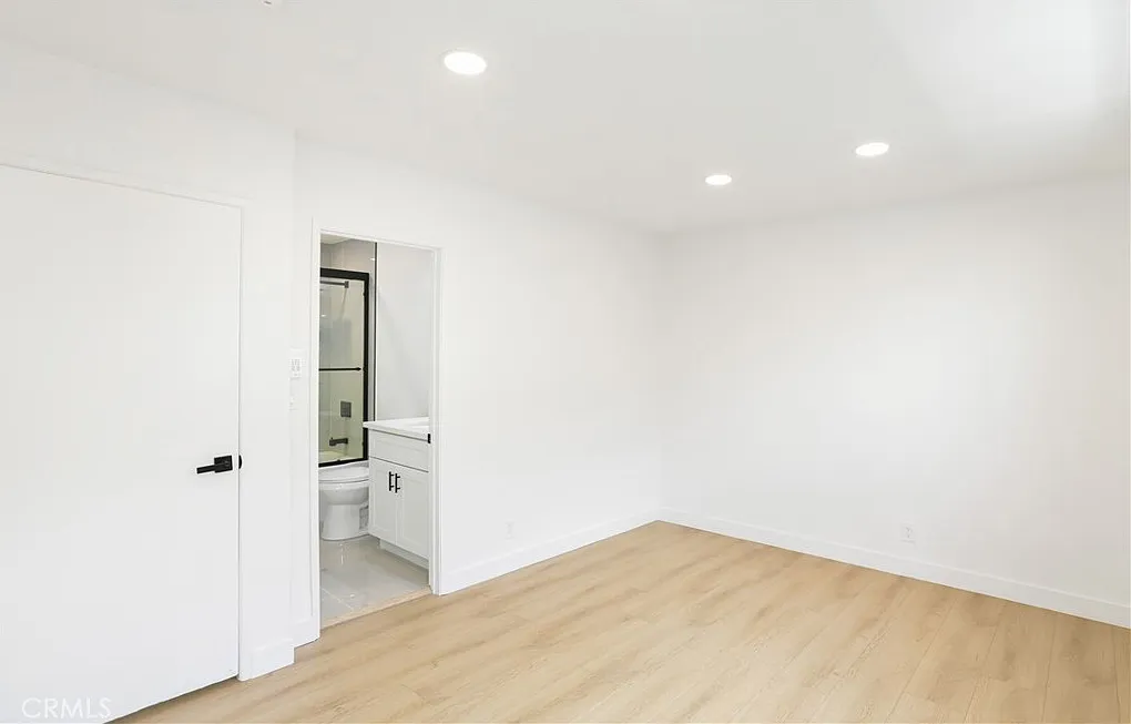 2 bed, 2.5 bath, 1200 sqft, $3,750 — Photo 4