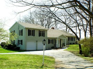 19 Raydon Rd, York, ME 03909