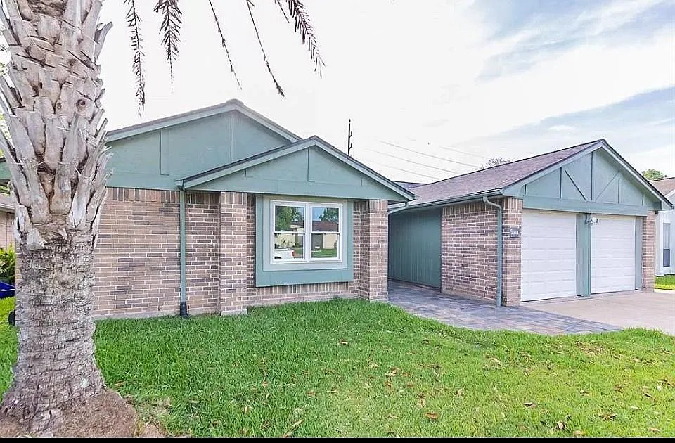 3 bed, 2.0 bath, 1549 sqft, $2,075 — Photo 2