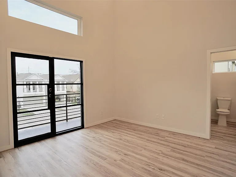 1711 Summer St — Photo 13
