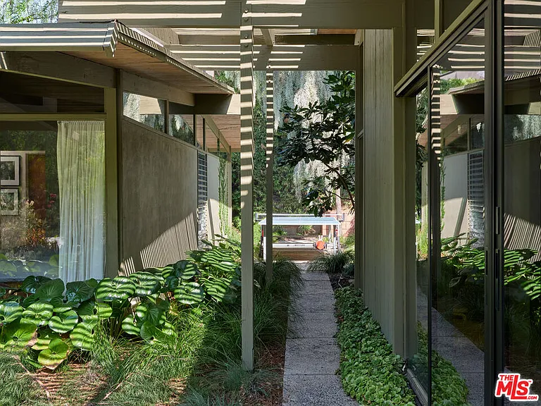 8973 Wonderland Park Ave — Photo 10