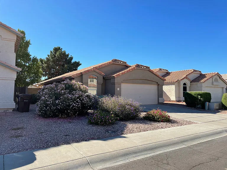 8949 W Kathleen Rd — Photo 3