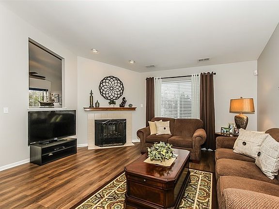 3rd image of 284 Nicole Dr Unit B