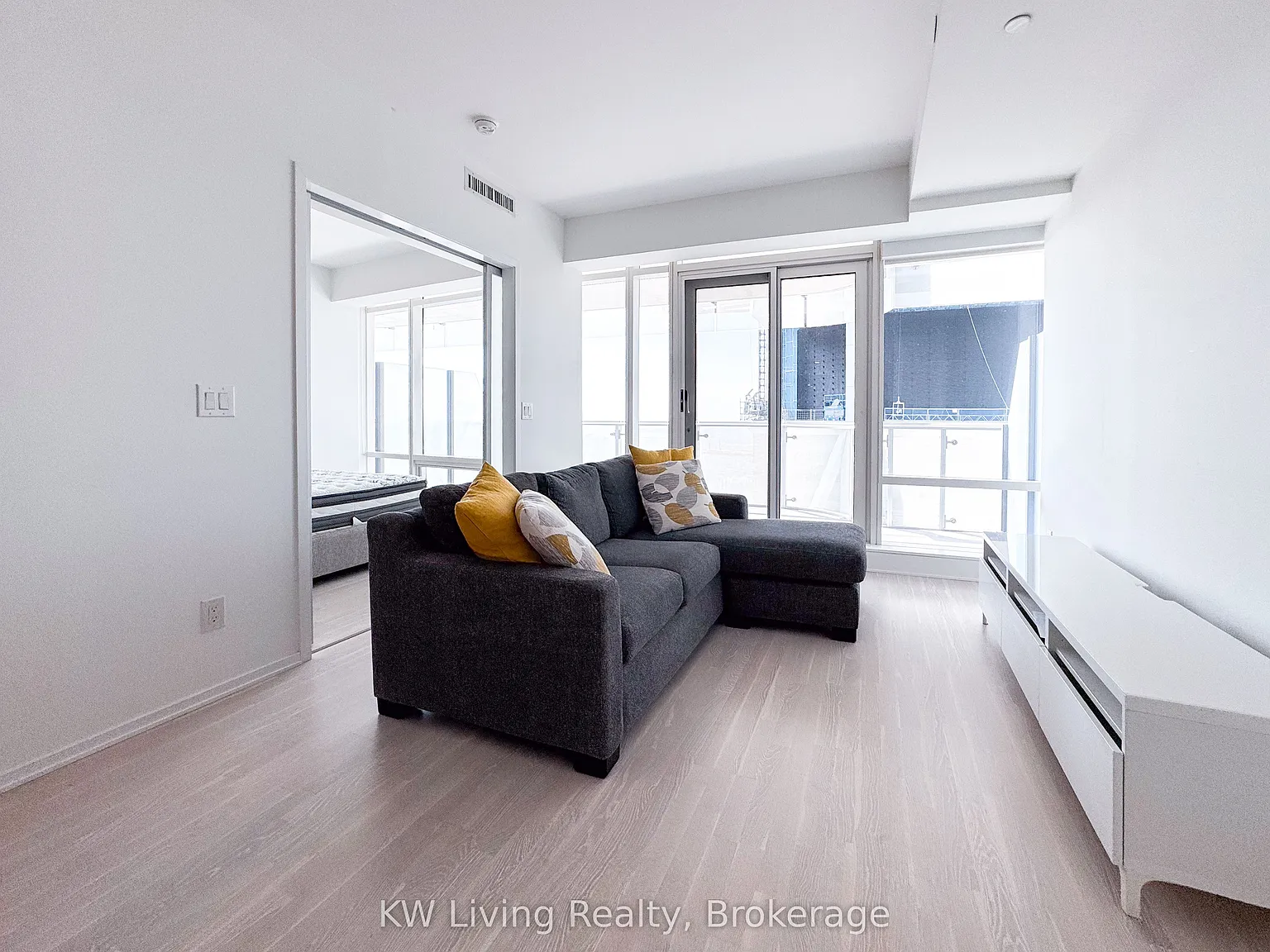 1 Bloor — Photo 4