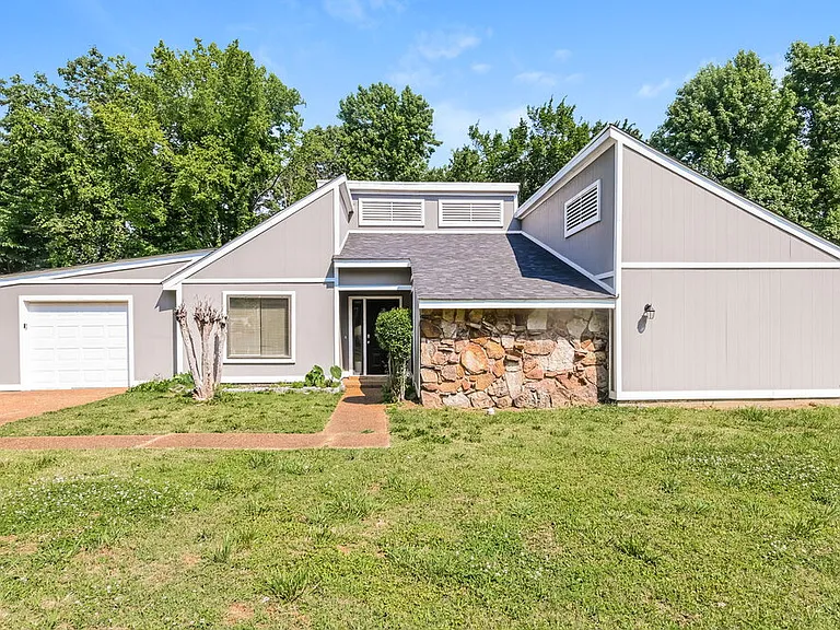 8182 Valley Ridge Trl — Photo 1