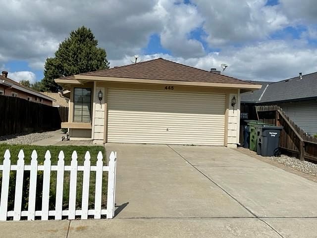 1st image of 445 Hawthorne Dr