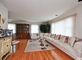 60 Farrell St, Long Beach, NY 11561