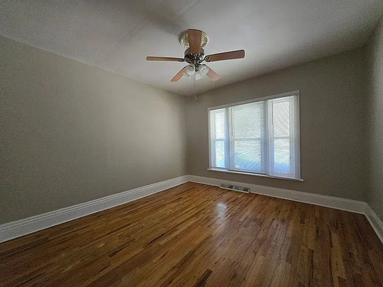 235 Henrietta St — Photo 7