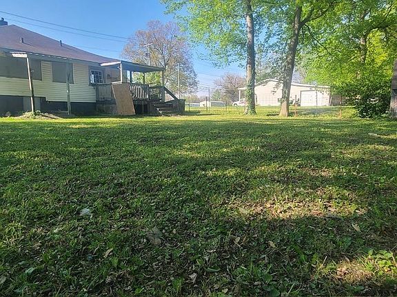4th image of 604 Locust Dr