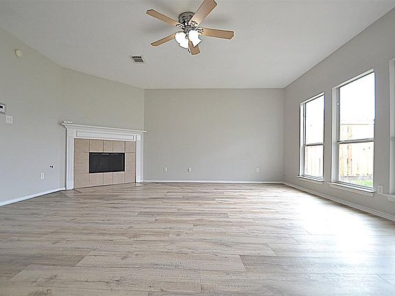 5th image of 4511 Marquis Ave