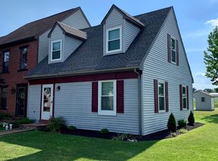 64 Carriage House Dr, Willow Street, PA 17584