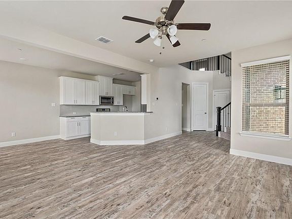 2nd image of 2900 Galveston St
