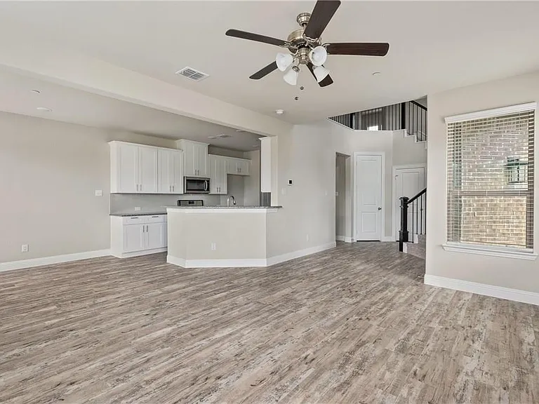 2900 Galveston St — Photo 2
