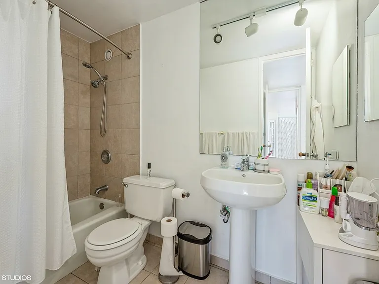 345 W Fullerton Pkwy #801 — Photo 10