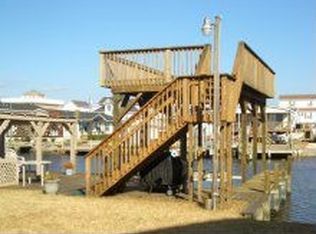 4096 4th St, Surf City, NC 28445