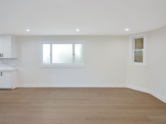 2nd image of 220-222 Francisco St #220A