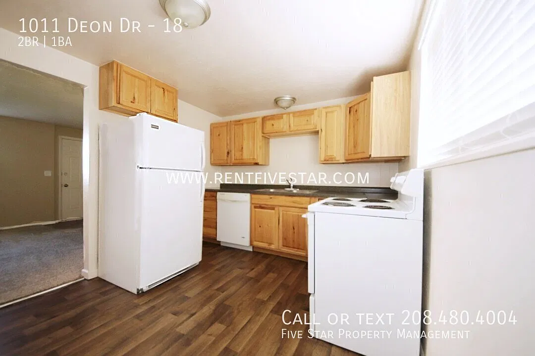 Updated Apartment with Fiber Optic Internet Included! — Photo 4