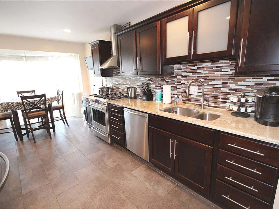 Eat in Kitchen
