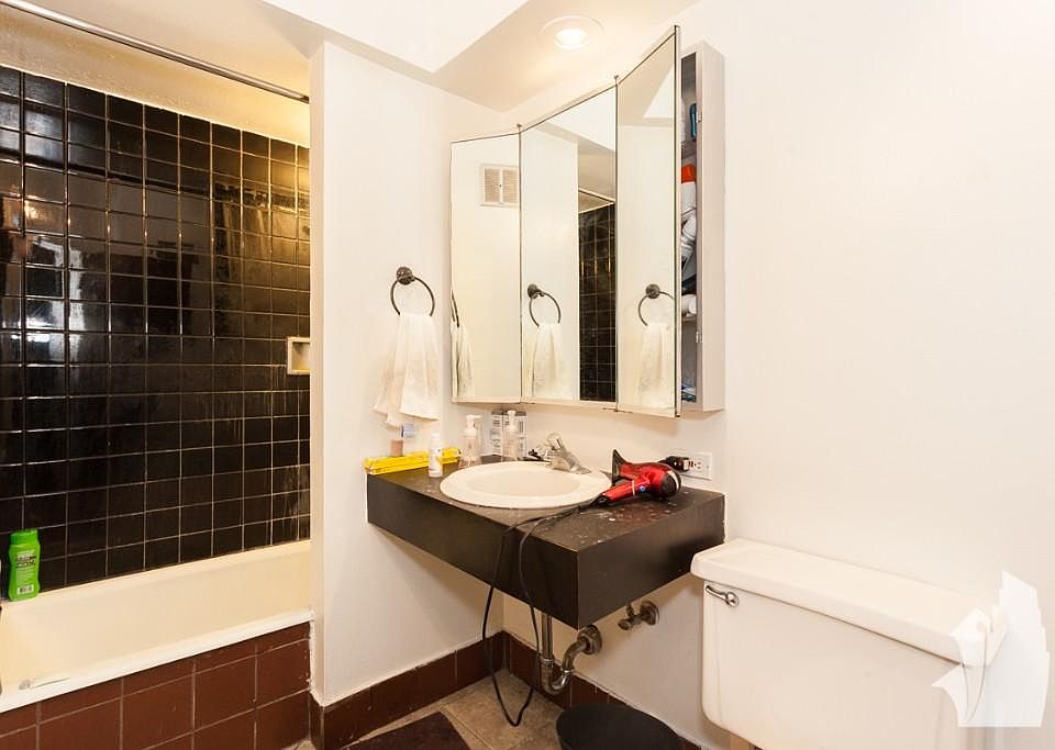 1st image of 3015 N Broadway St #2AA