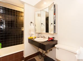 3015 N Broadway St #2AA, Chicago, IL 60657