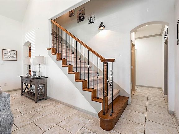 5th image of 2501 Hailes Ln