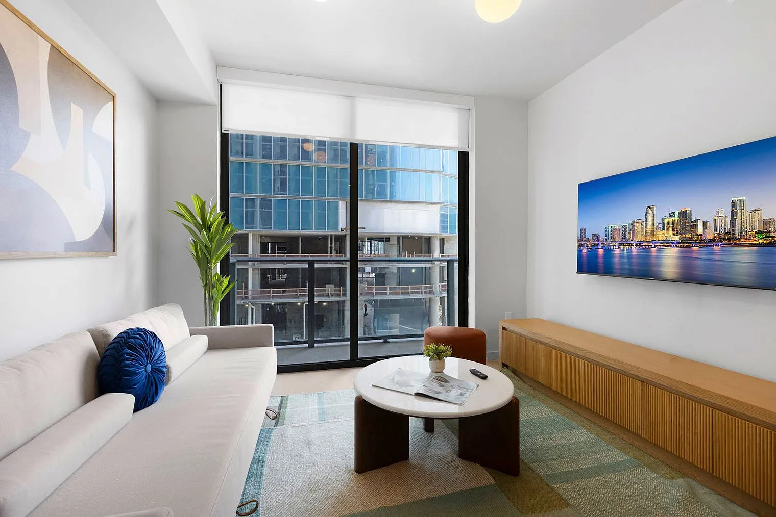 1 bed, 1.0 bath, 592 sqft, $2,970 — Photo 1