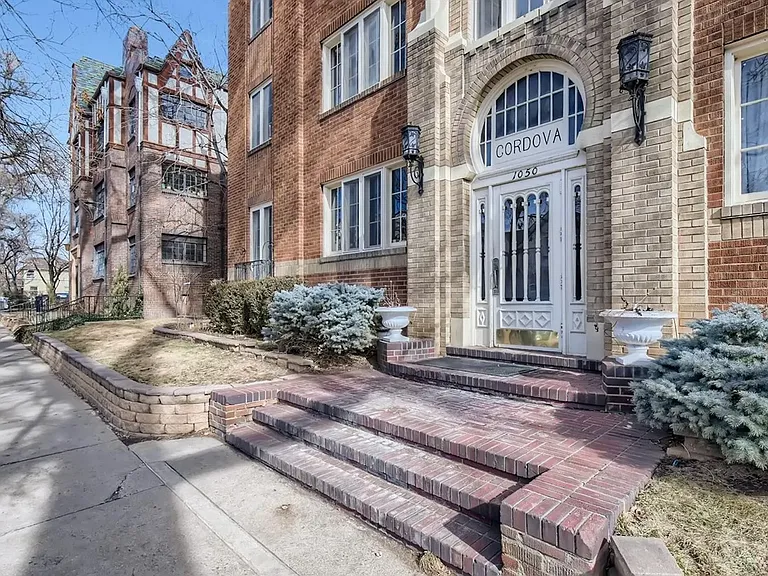 1050 N Washington St #202 — Photo 3