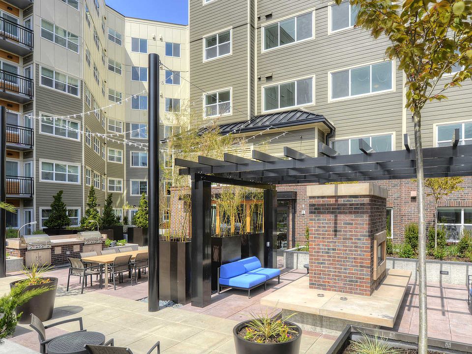 Outdoor Courtyard with Grilling Area and Fireplace