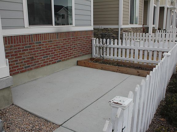 3rd image of 1032 W Narrows Ln