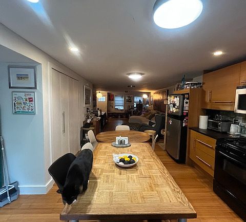 4th image of 371A 12th St #1