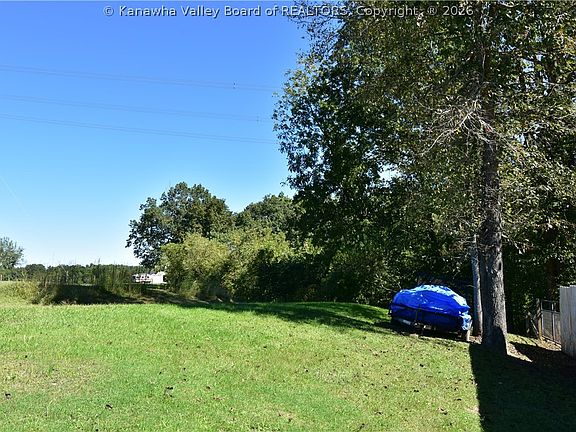 3rd image of 182 Upward Way