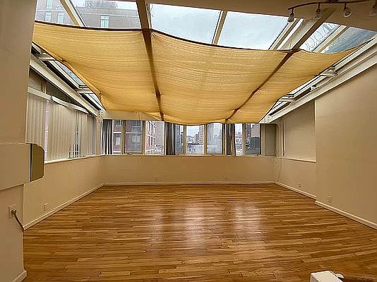 4th image of 249 E 30th St #Penthouse