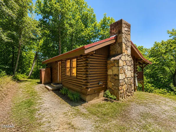 874 & 878 Boone Acres Ln, Pigeon Forge, TN 37863