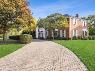 119 Indian Trail Rd, Oak Brook, IL 60523