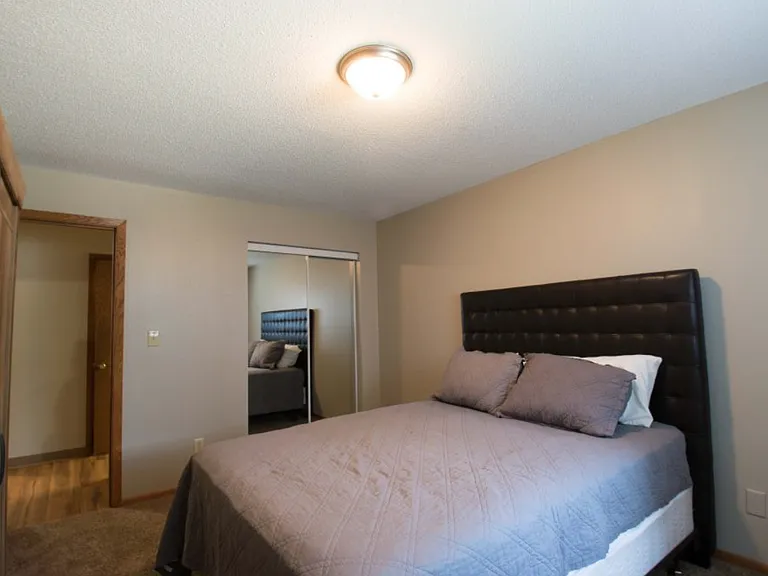 Kings Kourt Apartments — Photo 20