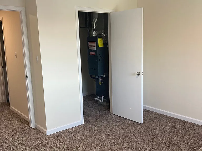 196 Maple Ave #25 — Photo 8