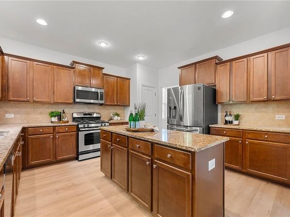 325 Cranbrooke Cir, Suwanee, GA 30024
