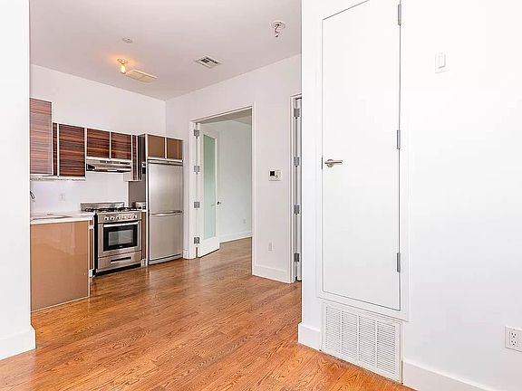 3rd image of 1072 Bergen St #3D