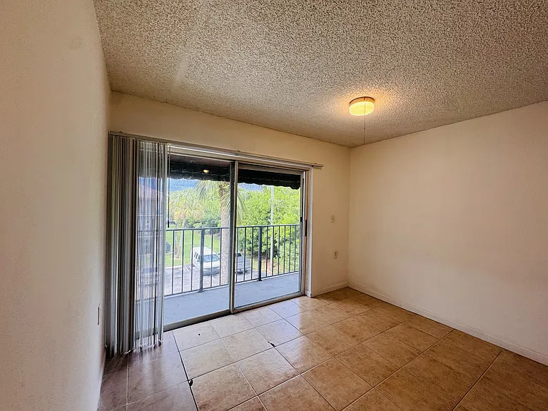1068 N Benoist Farms Rd — Photo 17