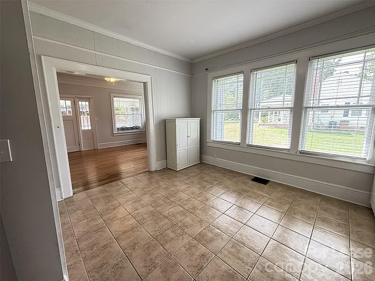 629 N Cedar St — Photo 6