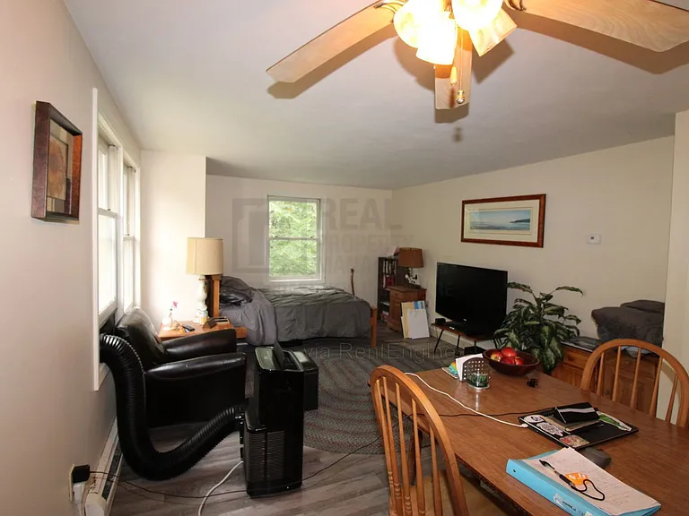 28 Ivy Ln #5 — Photo 3