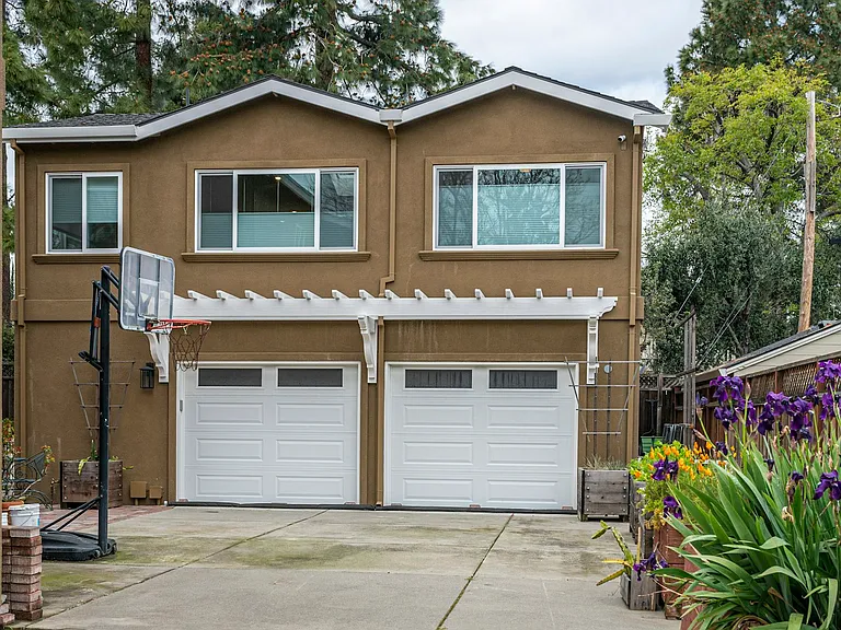 15817 Izorah Way — Photo 2