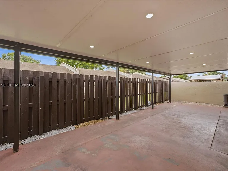 11601 SW 123rd Ave — Photo 22