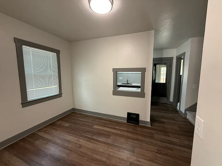 220 E Chelan Ave — Photo 14