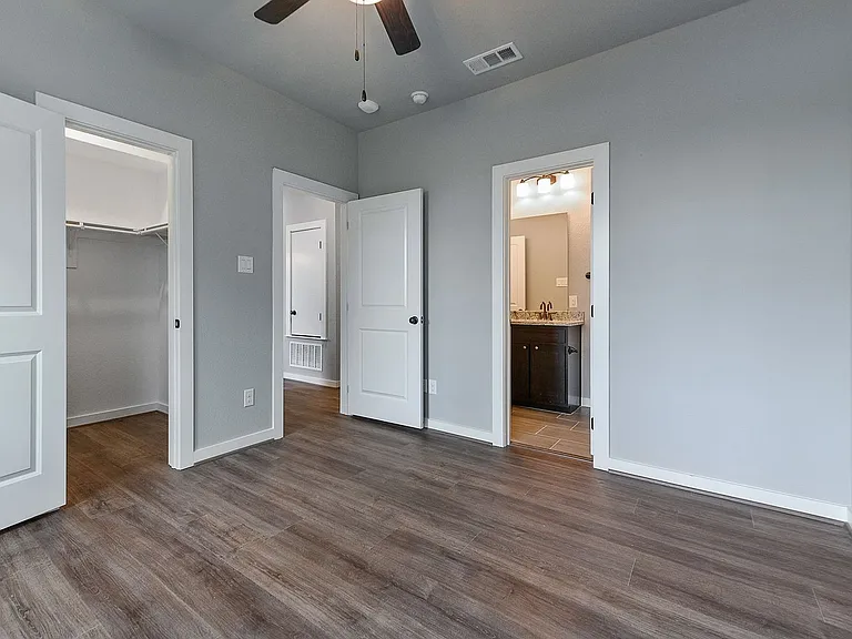 3132 Cockrell — Photo 8