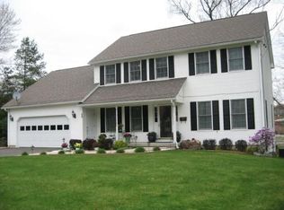 669 Shaker Rd, Longmeadow, MA 01106